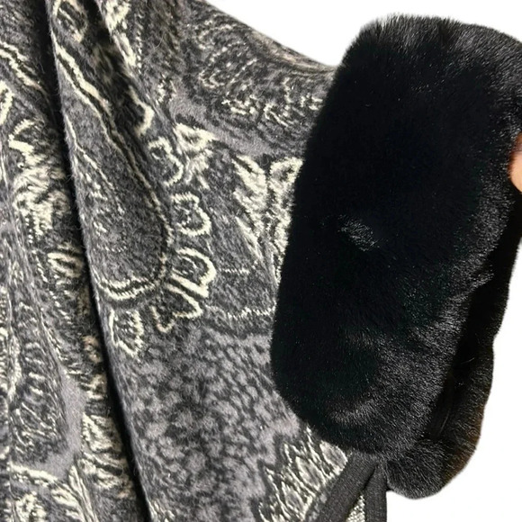 penny lane,open front wrap,shawl,cape,black faux fur trim,fringes,glam,one size - Picture 8 of 15